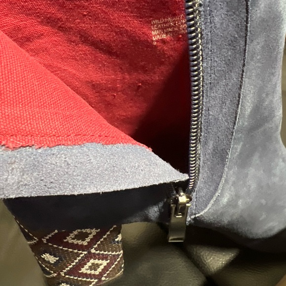 Band of Gypsies Wild Heart Embroidered Heel Booties Navy Blue Tribal Pattern - Picture 7 of 8